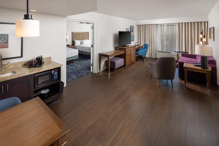Hampton Inn & Suites Asheville Airport