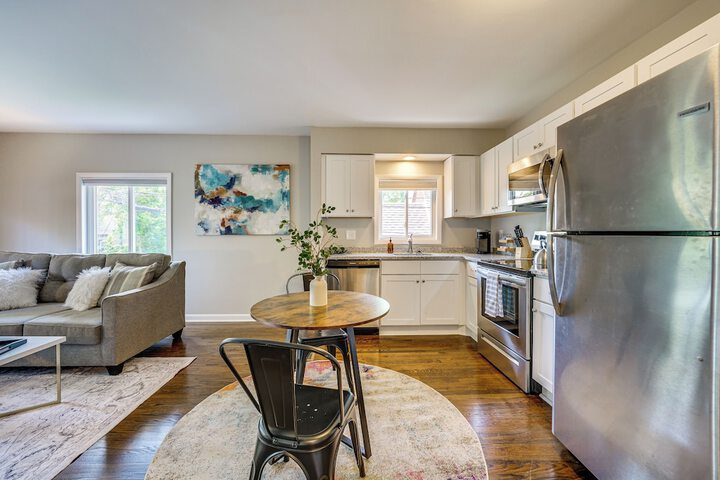 Top-floor Wyandotte Apt Near Detroit Riverfront!