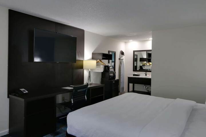 Room 10 of 17