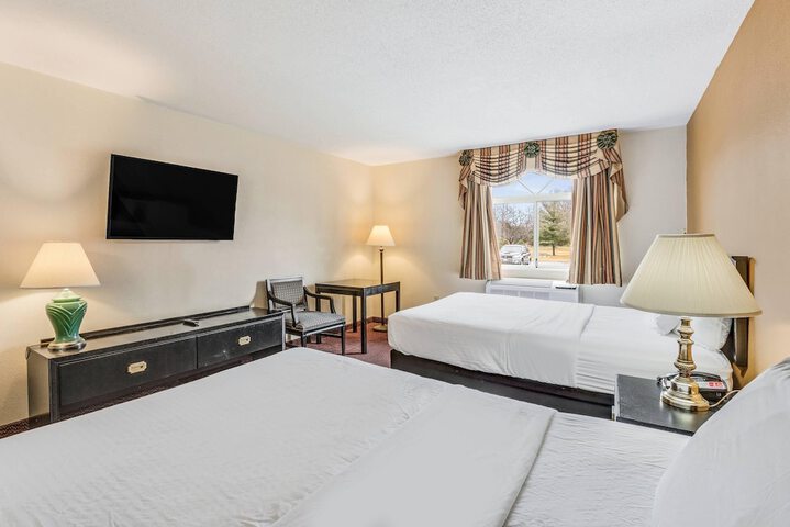 Econo Lodge Whitehall near Michigans Adventure