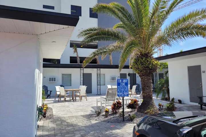Sundeck 117 of 131