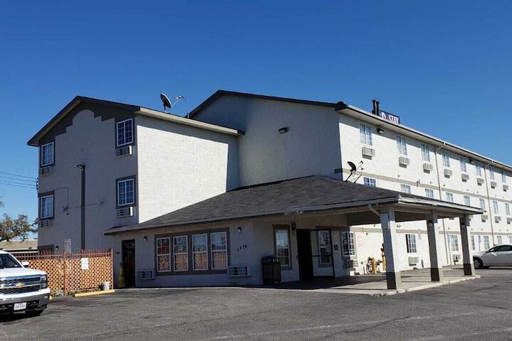 Hotel 4 of 59