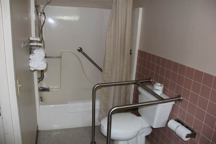 Room 32 of 99