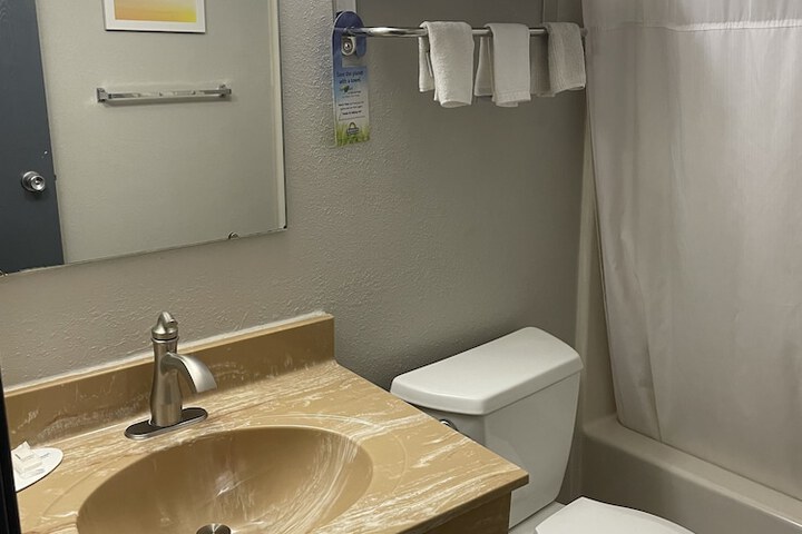 Room 18 of 28