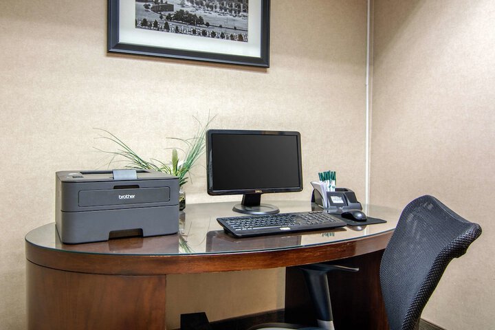Business Center 17 of 17