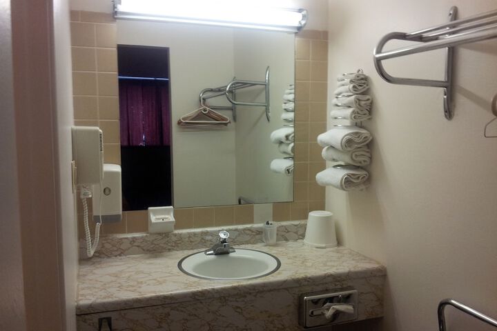 Room 6 of 17