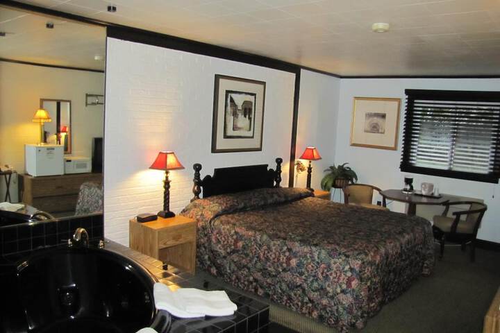 Colonial Inn Motel