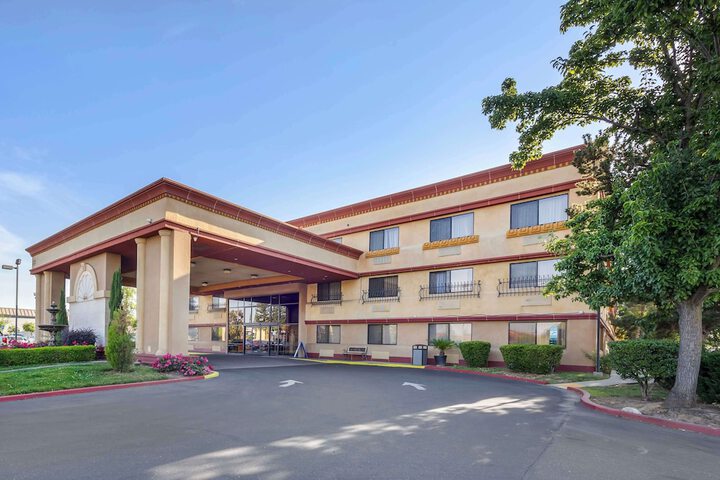 Hotel 5 of 79