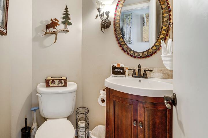 Hot Tub Relaxation: Luxe Summit Gem w / Mtn Views