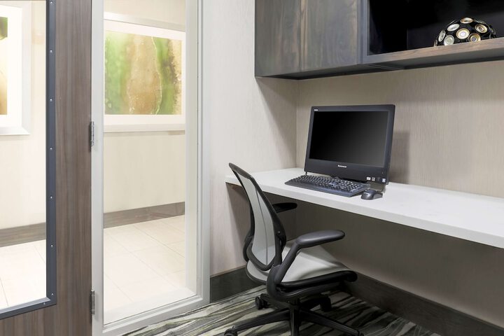 Business Center 25 of 25