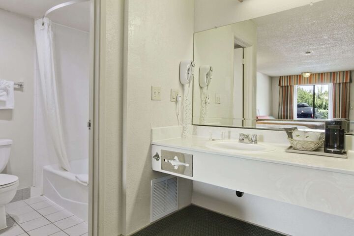 Room 20 of 29