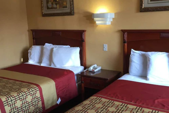 Room 4 of 17