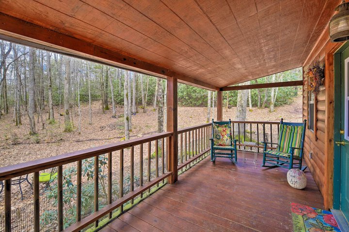 Peaceful Mountain City Cabin w / Porch & Fire Pit