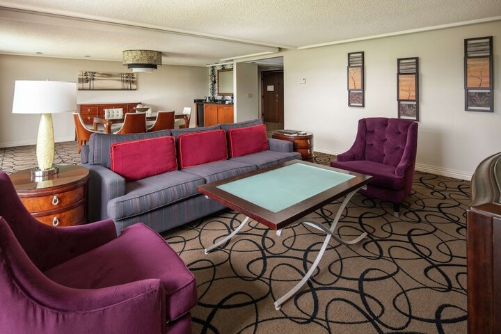 Lounge 60 of 67