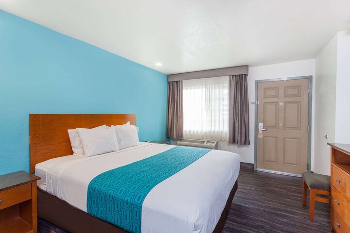 Room 5 of 15