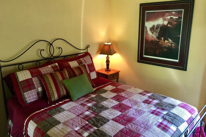 Romantic Rogue River Cottage Near Del Rio Winery