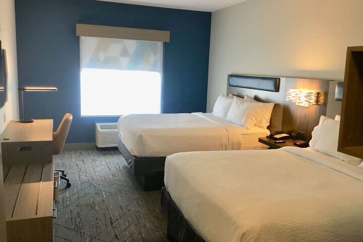 Room 11 of 30