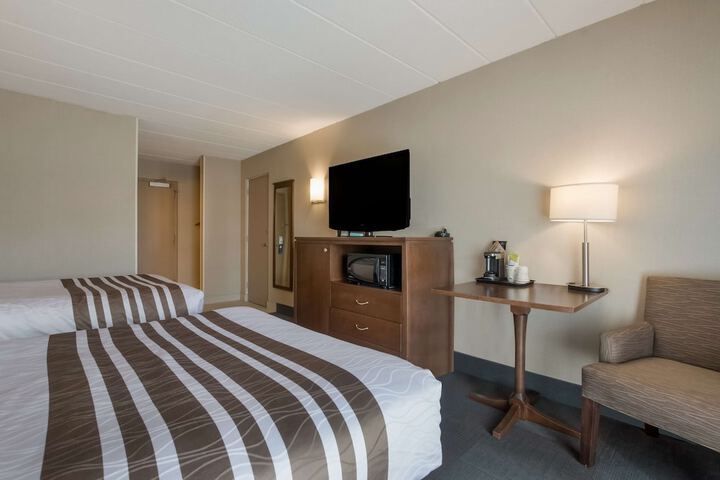 Room 27 of 118