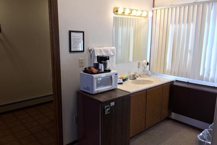 Coho Motel and Suites