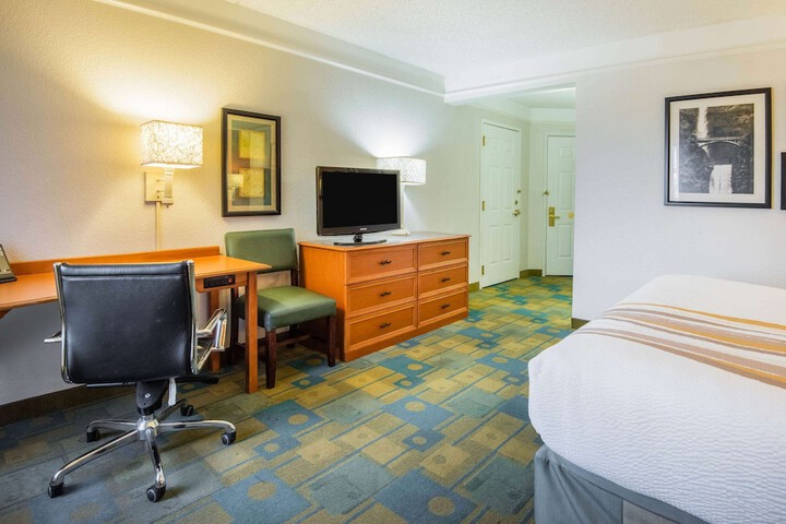 Room 25 of 47