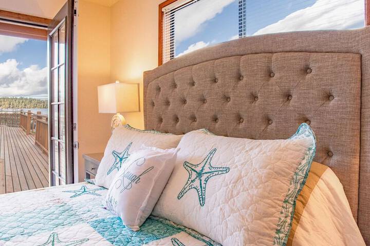 Cornet Bay Cottage in Oak Harbor
