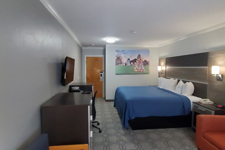Ambassador Inn & Suites