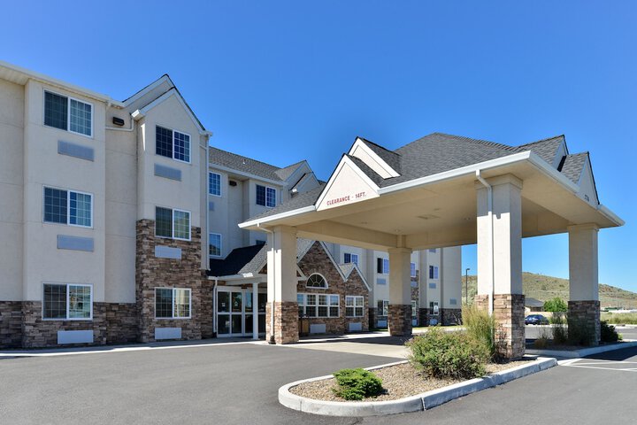 Hotel Exterior 41 of 41