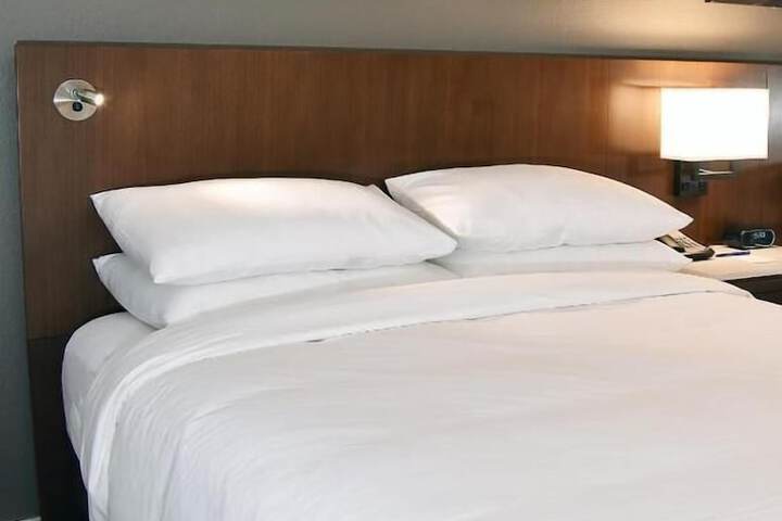Room 8 of 28