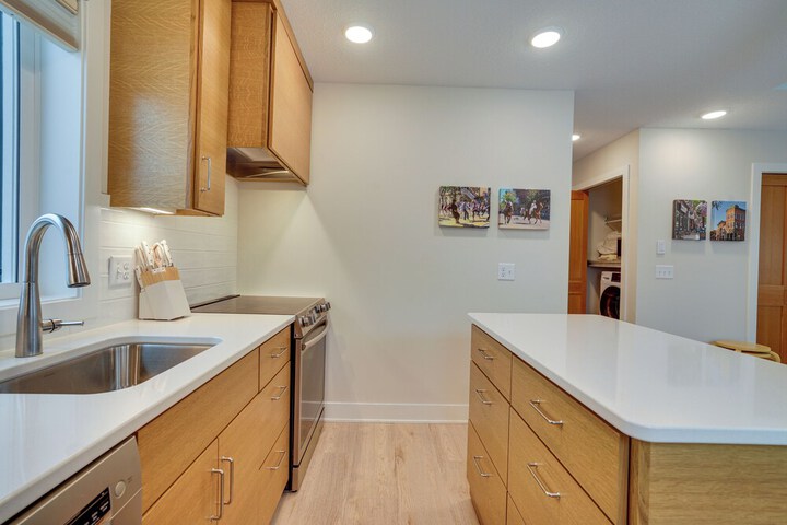 1 Mi to Carleton College: Wfh-friendly Apartment