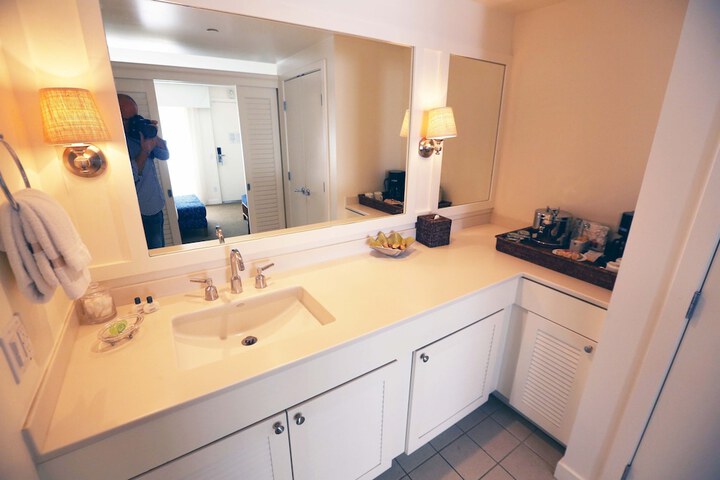 Room 5 of 32