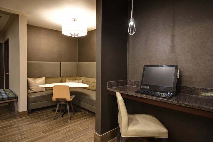 Business Center 43 of 44