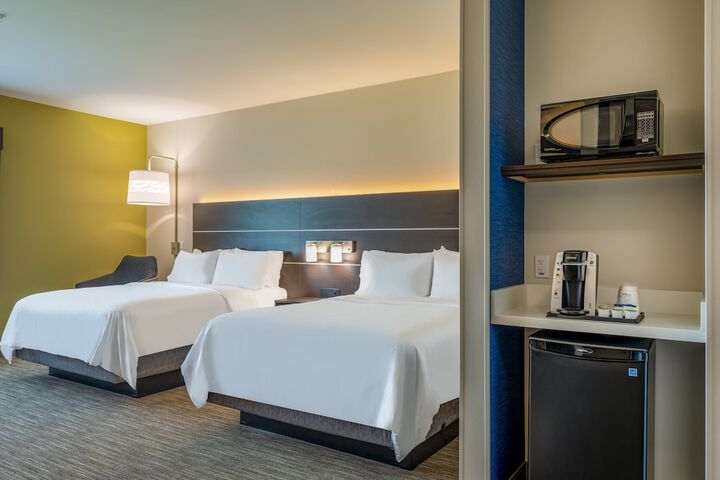 Holiday Inn Express & Suites Watertown by IHG