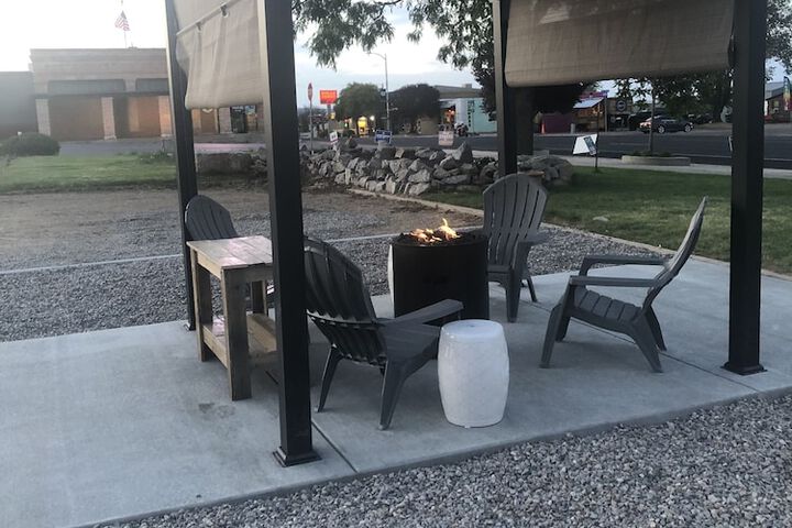 Blue Sage Inn & Suites