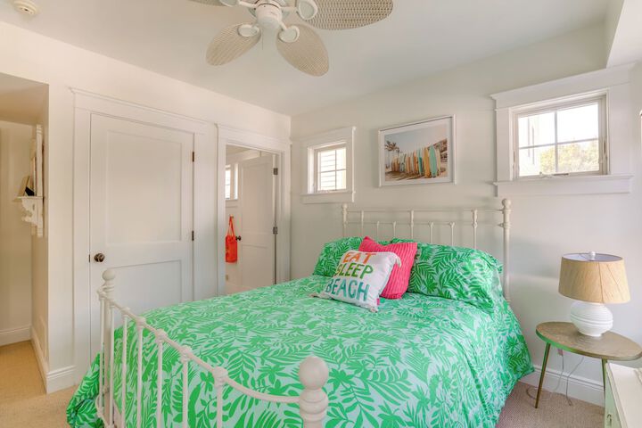 Spacious Avalon Beach House - 2 Blocks to Water!