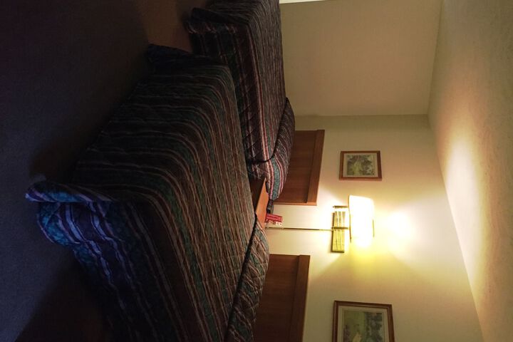 Room 12 of 37