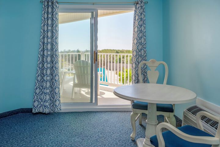 Drifting Sands Oceanfront Hotel