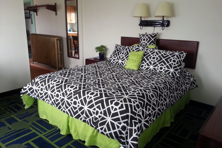 Room 8 of 14