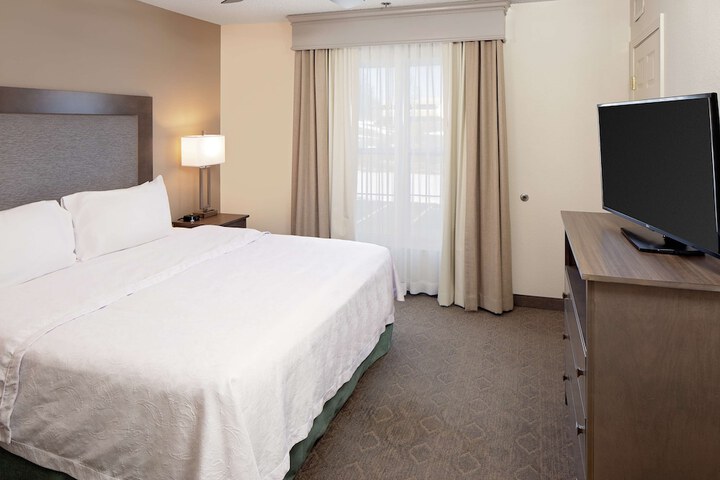 Room 11 of 25