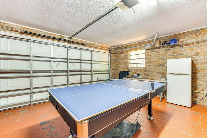 Spacious Tavares Home w / Private Outdoor Oasis!