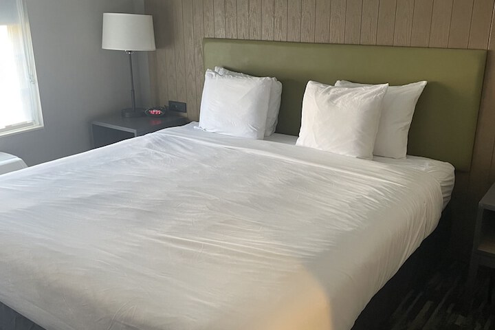 Country Inn & Suites by Radisson Madison, WI
