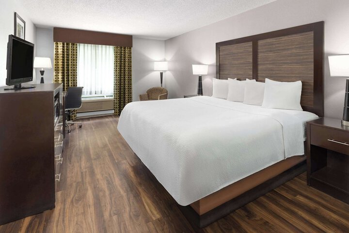 La Quinta Inn by Wyndham Buffalo Airport