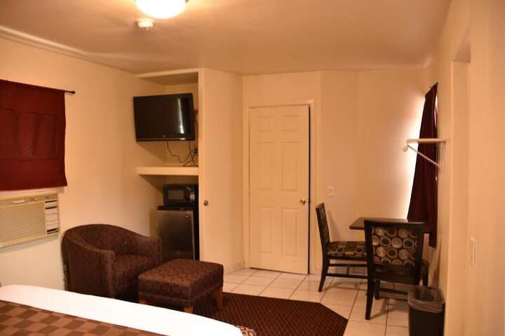 Room 8 of 30