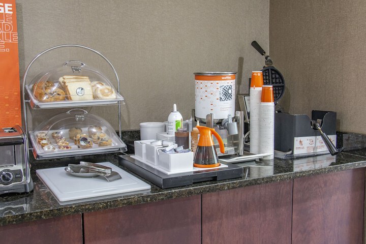 Breakfast/Coffee Service 25 of 34