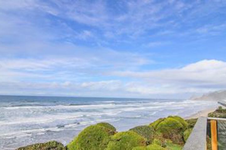 North Jetty 3 Br home by RedAwning