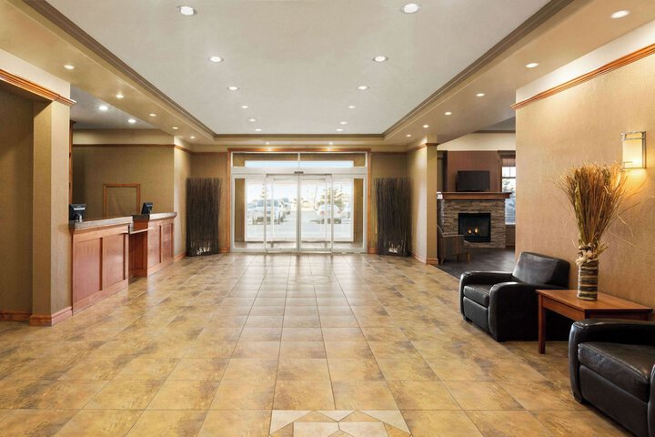 Days Inn & Suites by Wyndham Edmonton Airport