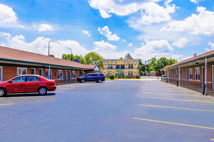 Manor Motel by OYO Near Oak Brook / Chicago Westchester