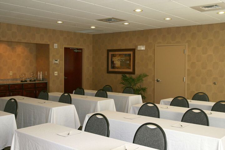 Hampton Inn & Suites Norfolk-Airport