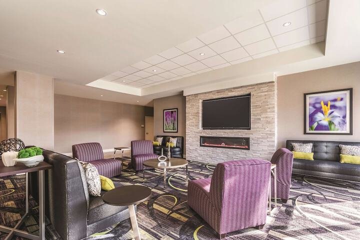 La Quinta Inn & Suites by Wyndham Cincinnati Sharonville