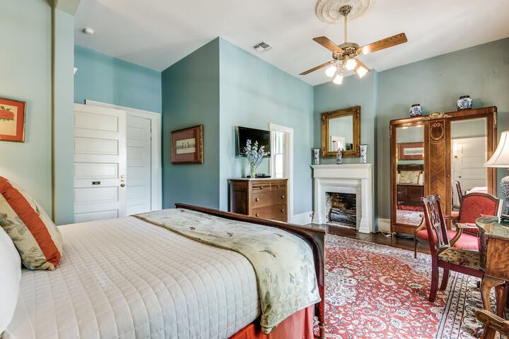 Room 25 of 46