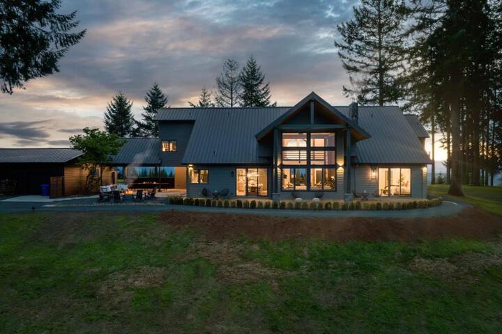 Escape to Wine Country Luxurious Getaway Awaits